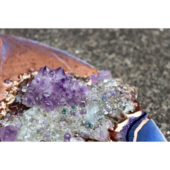 Geode Resin Art 18" Round Piece Purple Amethyst Crystals & Grape Agate - Picture 9 of 9